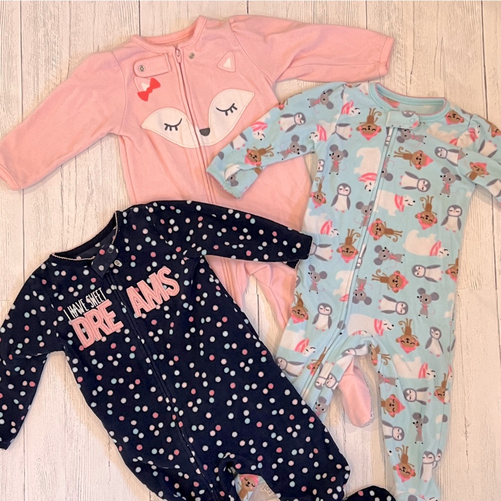 3/$15⭐️ Carters brand 3 piece fleecy footed pajama set size 12M